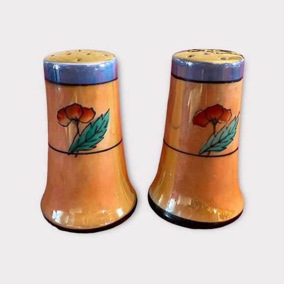 Vintage | Cottagecore Floral Salt & Pepper Shakers - Picture 2 of 6